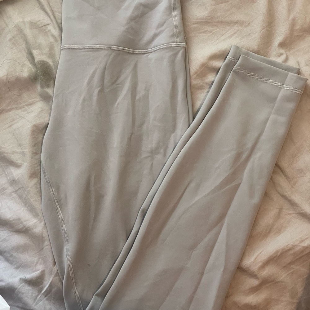 Lululemon Wunder Train Size 10 — light blue grey